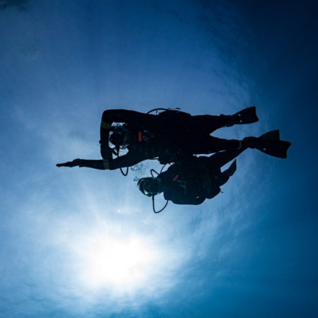 open water divers in Malaga, learning how to navigate during the open water diver course.