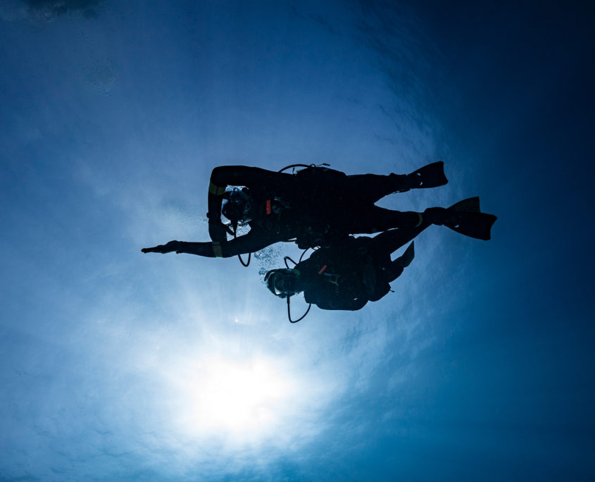 open water divers in Malaga, learning how to navigate during the open water diver course.